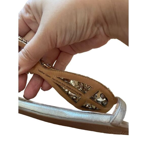 Badgley Mischka Womens Beige Embellished Leather Flat Jeweled Sandals Size 9M - Picture 5 of 8